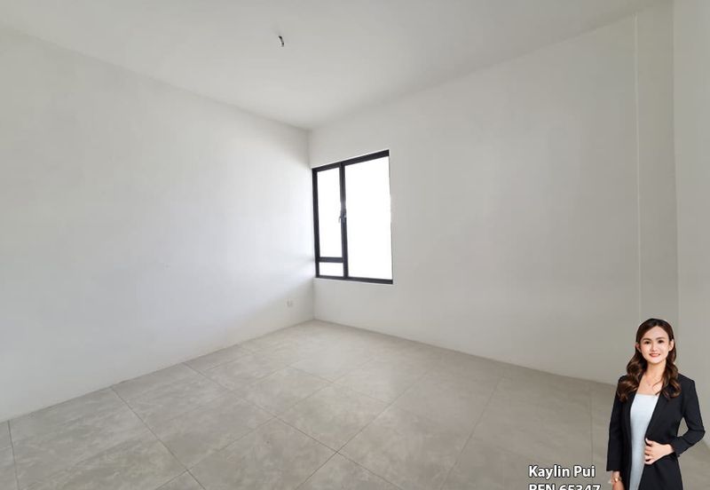 Super large unit of 2.5 Storey Terrace at Taman Depo Link (Phase 2) for Sale