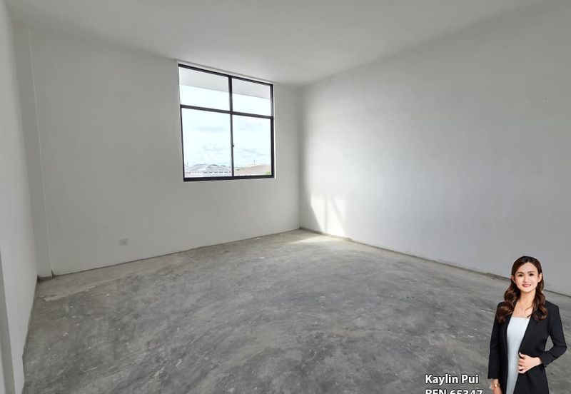 Super large unit of 2.5 Storey Terrace at Taman Depo Link (Phase 2) for Sale