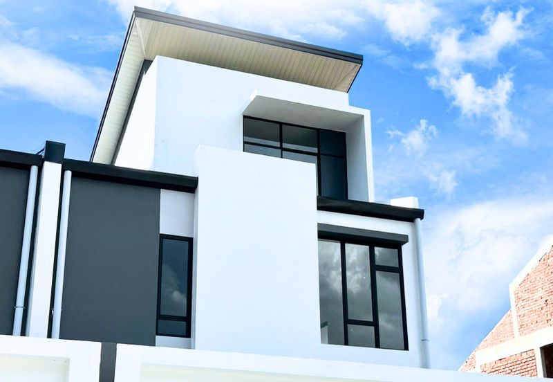 Super large unit of 2.5 Storey Terrace Corner at Taman Depo Link (Phase 2) for Sale