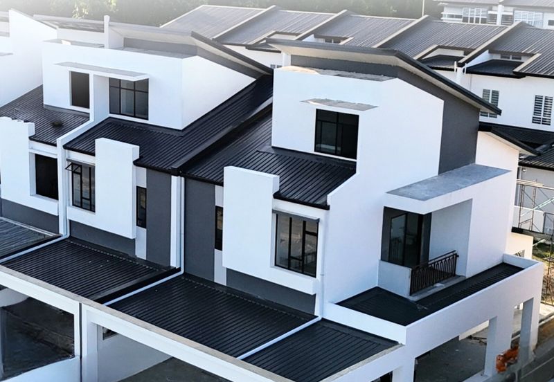 Super large unit of 2.5 Storey Terrace Corner at Taman Depo Link (Phase 2) for Sale