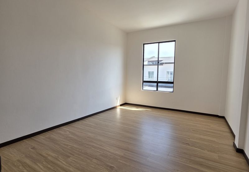 Super large unit of 2.5 Storey Terrace Corner at Taman Depo Link (Phase 2) for Sale