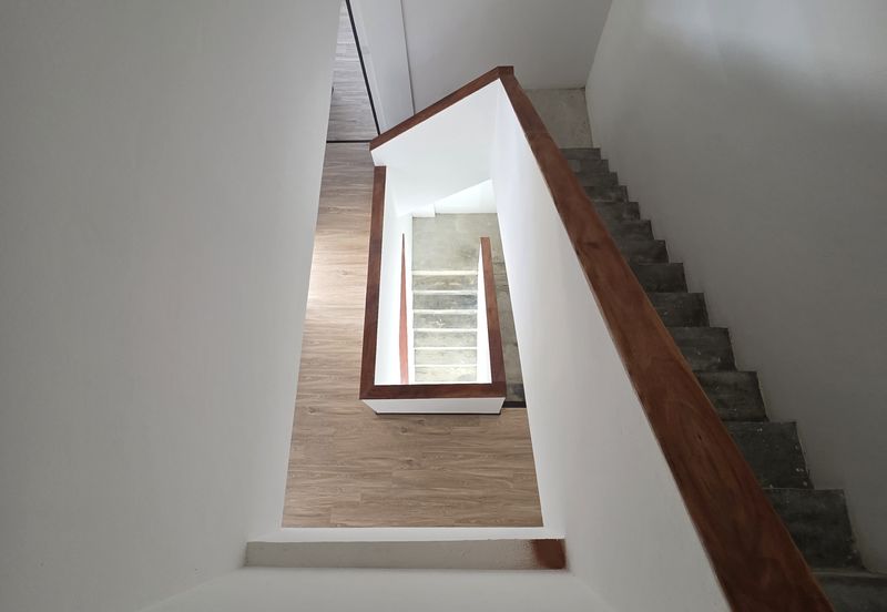 Super large unit of 2.5 Storey Terrace Corner at Taman Depo Link (Phase 2) for Sale