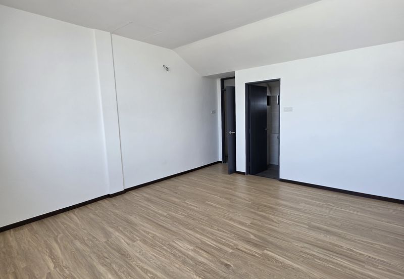 Super large unit of 2.5 Storey Terrace Corner at Taman Depo Link (Phase 2) for Sale