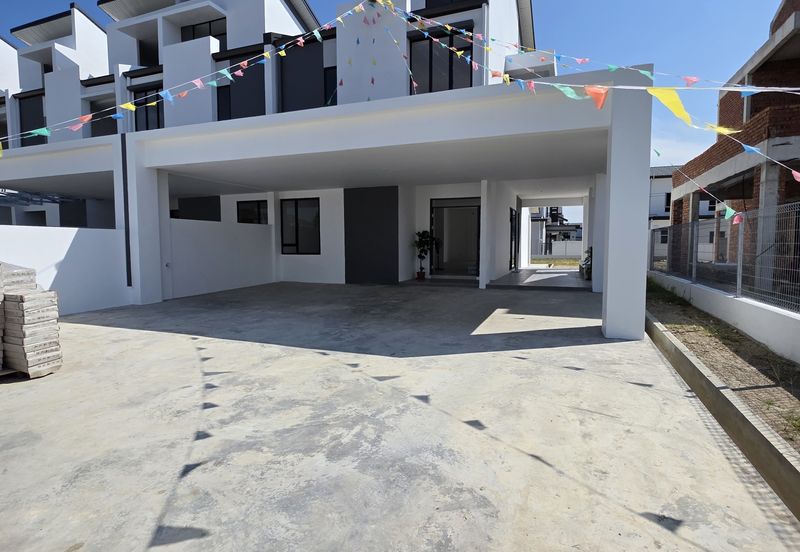 Super large unit of 2.5 Storey Terrace Corner at Taman Depo Link (Phase 2) for Sale