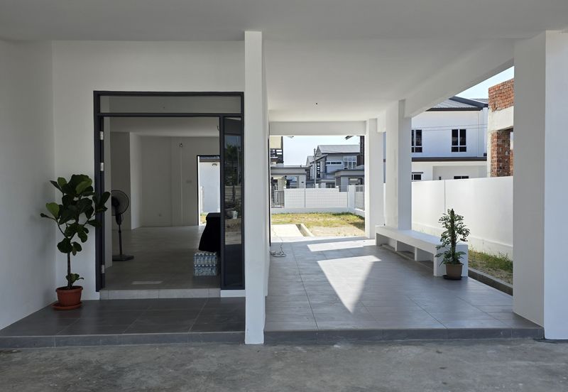 Super large unit of 2.5 Storey Terrace Corner at Taman Depo Link (Phase 2) for Sale