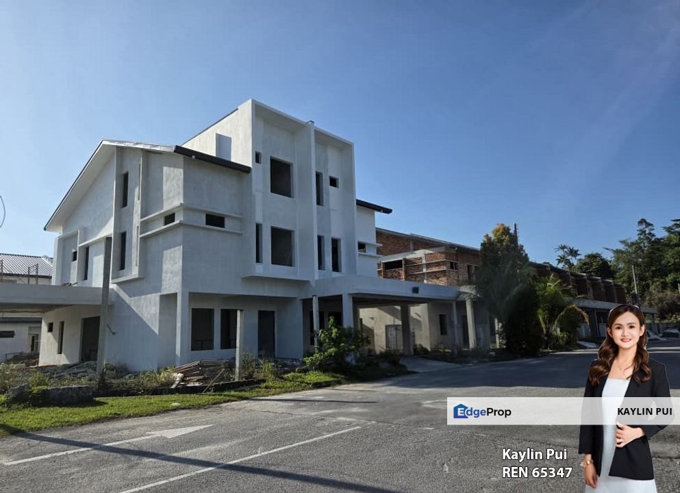 Double Storey Terrace Intermediate at Lotak Villa 5, Stephen Yong open for booking, Sarawak, Kuching