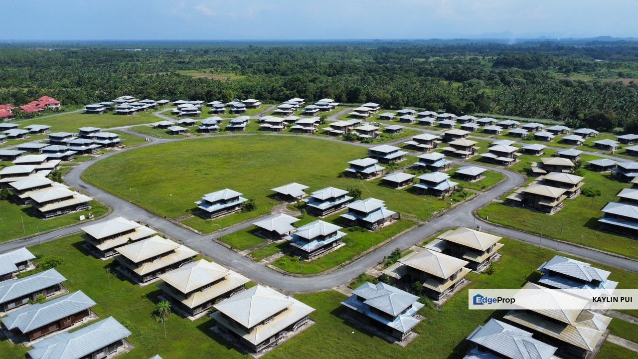 Samarahan Spacious Wooden Double Storey Detached / Bungalow for Sale, Sarawak, Kota Samarahan