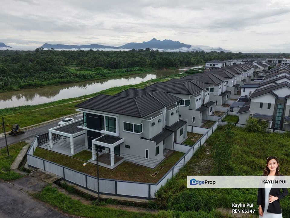 Double Storey Semi-detached house at Regent Height, Stapok, Sarawak, Kuching