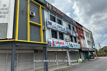 3 Storey Intermediate Commercial Shoplot at 2.5 mile Rock Road For Sale