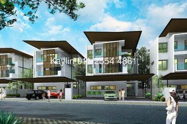 3-Storey Bungalow/Detached House at Windsor Estate for rent