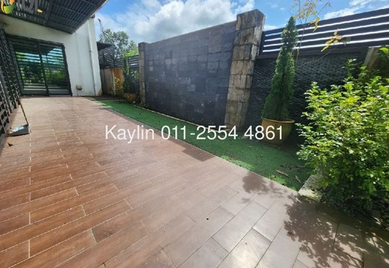 3-Storey Bungalow/Detached House at Windsor Estate for rent