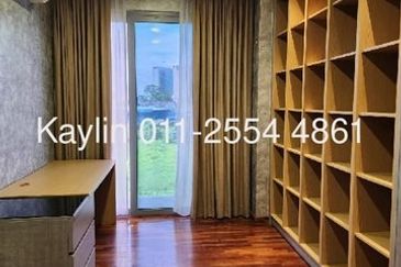 3-Storey Bungalow/Detached House at Windsor Estate for rent