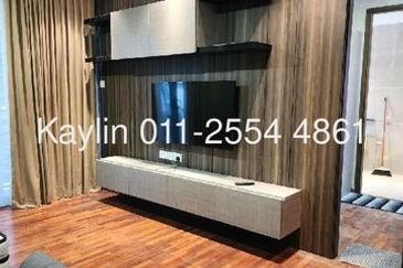 3-Storey Bungalow/Detached House at Windsor Estate for rent