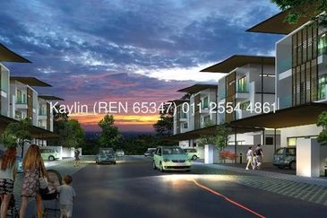 3-Storey Bungalow/Detached House at Windsor Estate for rent