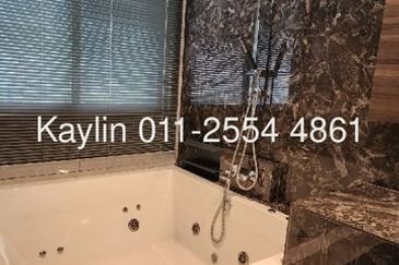 3-Storey Bungalow/Detached House at Windsor Estate for rent