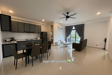 Alyvia brand new upper unit townhouse @ Northbank for rent