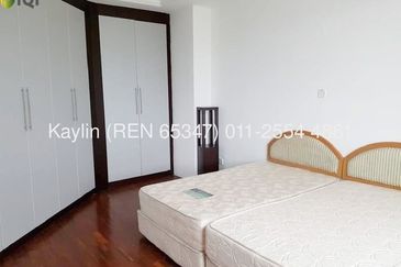 De Summit Condominium