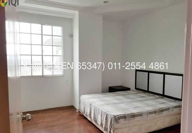 De Summit Condominium