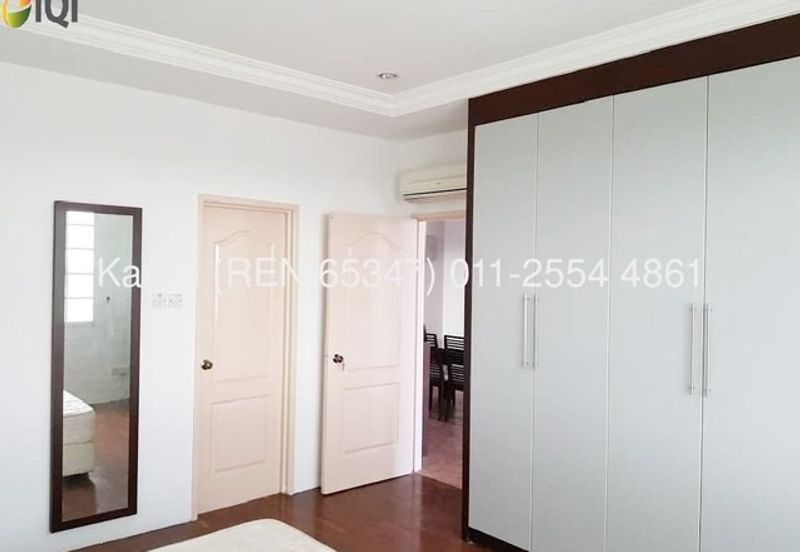 De Summit Condominium