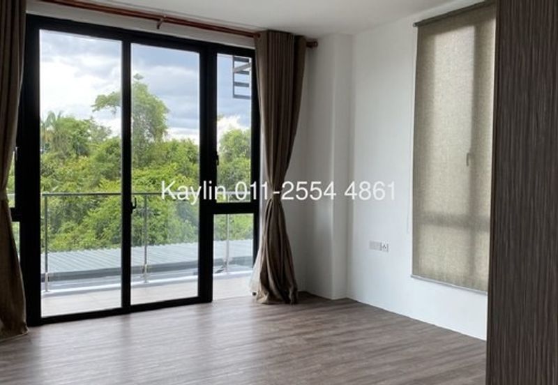 Royal Oak Condominium