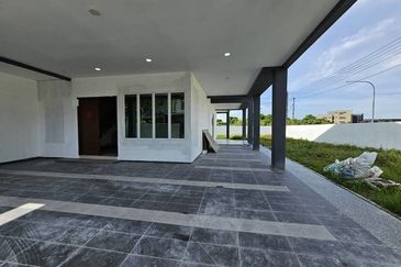 Freehold title Stutong Double Storey Terrace Corner house for sale