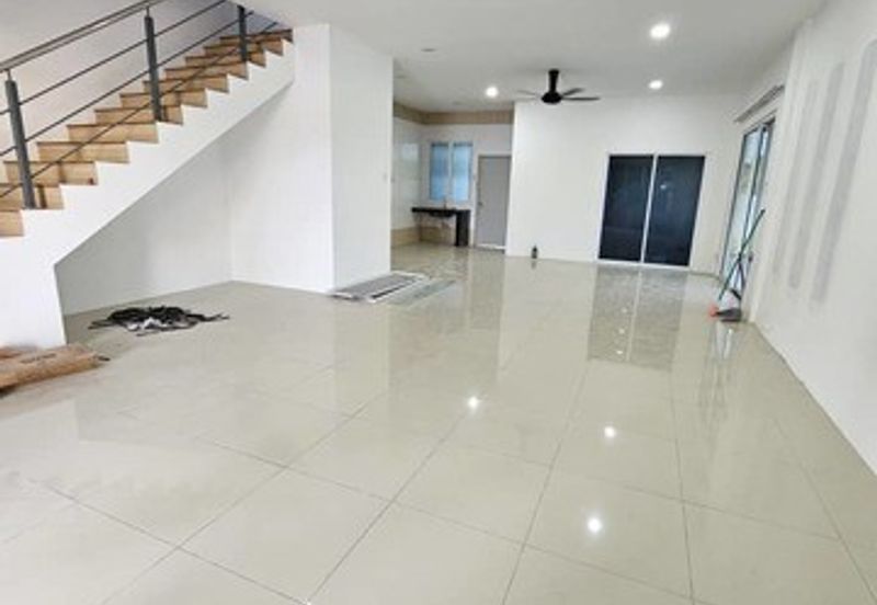 Freehold title Stutong Double Storey Terrace Corner house for sale