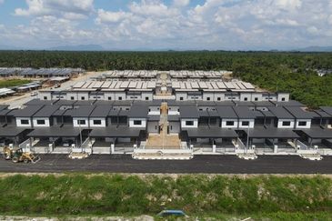 1 1/2 Storey Terrace Corner, Taman Sri Tuang Phase 4 Open for Booking! Samarahan landed house