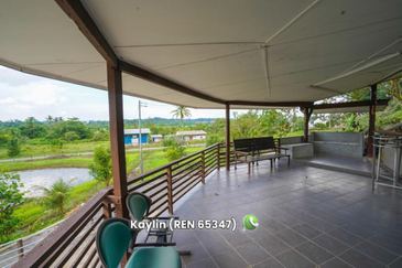 Holiday/ Retreat Centre with freehold title land at 24th Mile Serian/ Kuching for sale