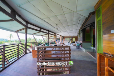 Holiday/ Retreat Centre with freehold title land at 24th Mile Serian/ Kuching for sale