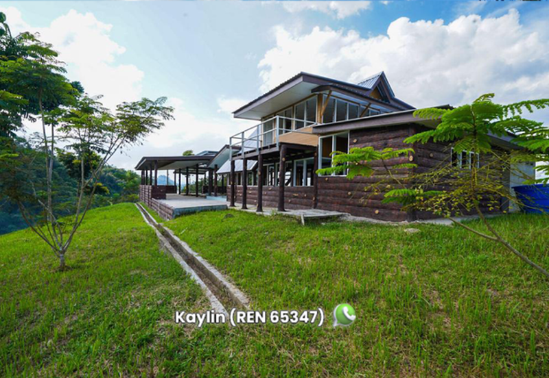 Holiday/ Retreat Centre with freehold title land at 24th Mile Serian/ Kuching for sale