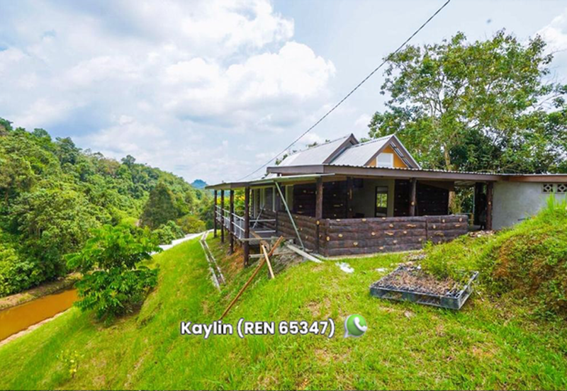 Holiday/ Retreat Centre with freehold title land at 24th Mile Serian/ Kuching for sale