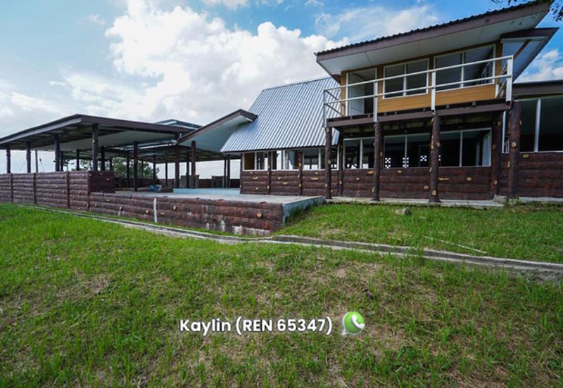Holiday/ Retreat Centre with freehold title land at 24th Mile Serian/ Kuching for sale