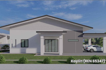 Single Storey Terrace Corner at Central Serian for sale