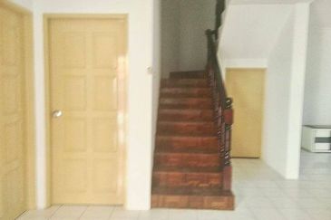 Double Storey Terrace Corner at 9th Mile Kuching for sale