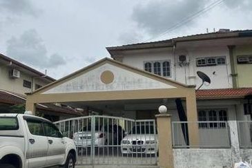Double Storey Terrace Corner at 9th Mile Kuching for sale
