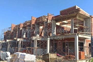 Lotus Residence Double Storey Terrace at 9th Mile Padawan for ale