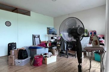 Large unit 3-storey Academia Lanes for sale