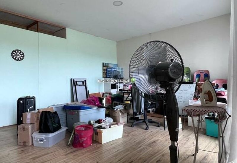 Large unit 3-storey Academia Lanes for sale