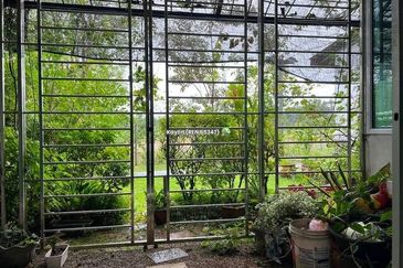 Large unit 3-storey Academia Lanes for sale