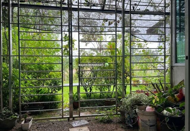 Large unit 3-storey Academia Lanes for sale