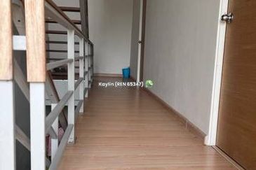 Large unit 3-storey Academia Lanes for sale