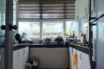 Large unit 3-storey Academia Lanes for sale