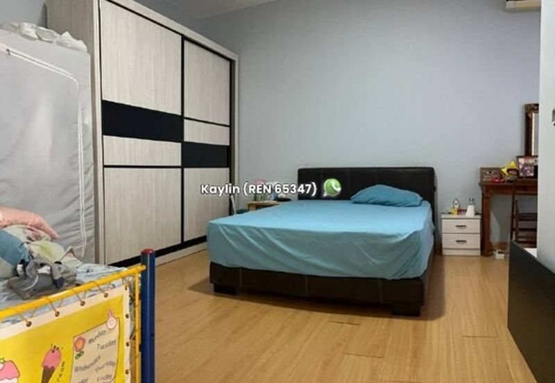 Large unit 3-storey Academia Lanes for sale