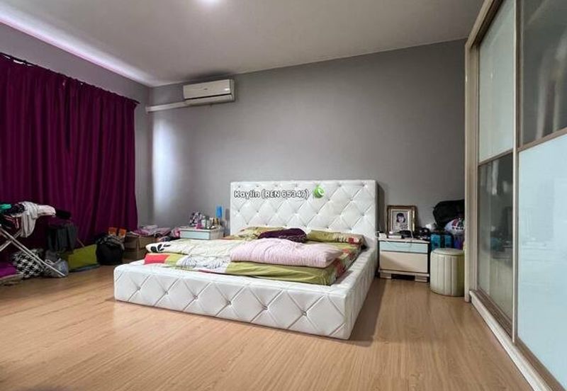 Large unit 3-storey Academia Lanes for sale