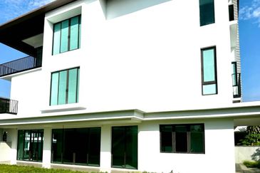 Duta Villa, Setia Alam