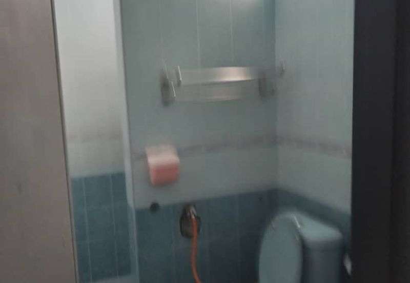 JLN Waris tmn Connaught Double Storey for rent 