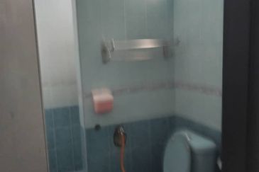 JLN Waris tmn Connaught Double Storey for rent 