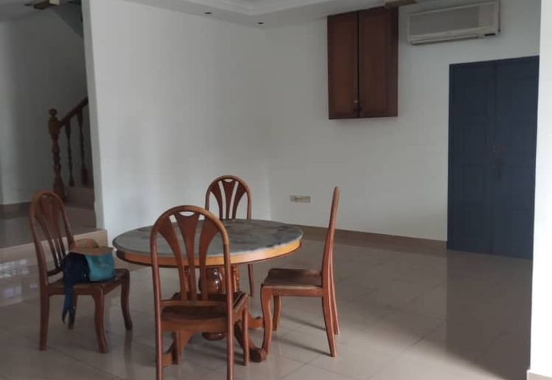 JLN Waris tmn Connaught Double Storey for rent 