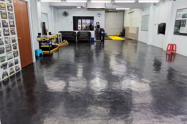 San Peng Shop End Lot, Facing Main Road, Pudu Near LRT For Rent