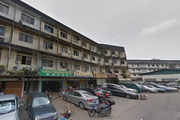 San Peng Shop End Lot, Facing Main Road, Pudu Near LRT For Rent
